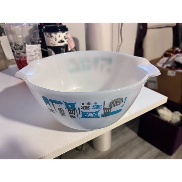 Vintage MCM Fire King Atomic Blue Heaven 10 inch bowl flawless - Picture 3 of 16